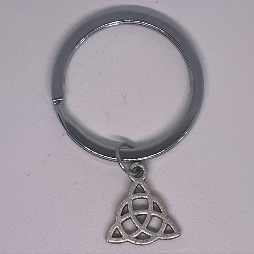 Triquetra “Charmed” keychain - Picture 4 of 5
